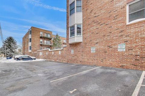 Tiny photo for 1730 Hinman Avenue #3A, Evanston, IL 60201 (MLS # 12522761)