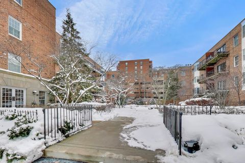 Tiny photo for 1730 Hinman Avenue #3A, Evanston, IL 60201 (MLS # 12522761)