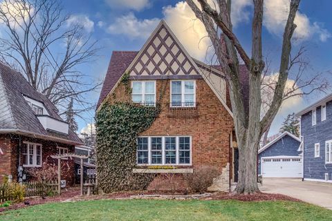 Photo of 728 Howard Street, Wheaton, IL 60187 (MLS # 12580149)