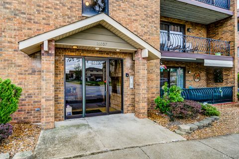 Tiny photo for 16807 81st Avenue #1S, Tinley Park, IL 60477 (MLS # 12626055)