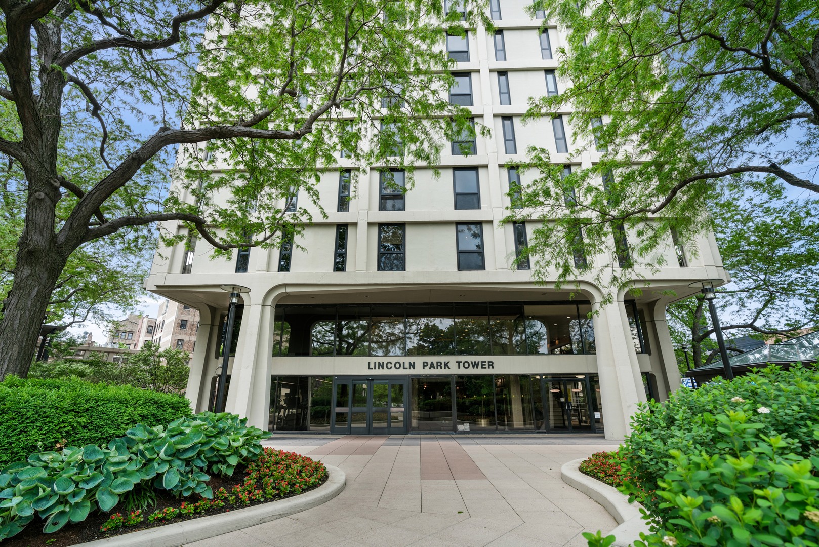 1960 N LINCOLN PARK WEST 2402