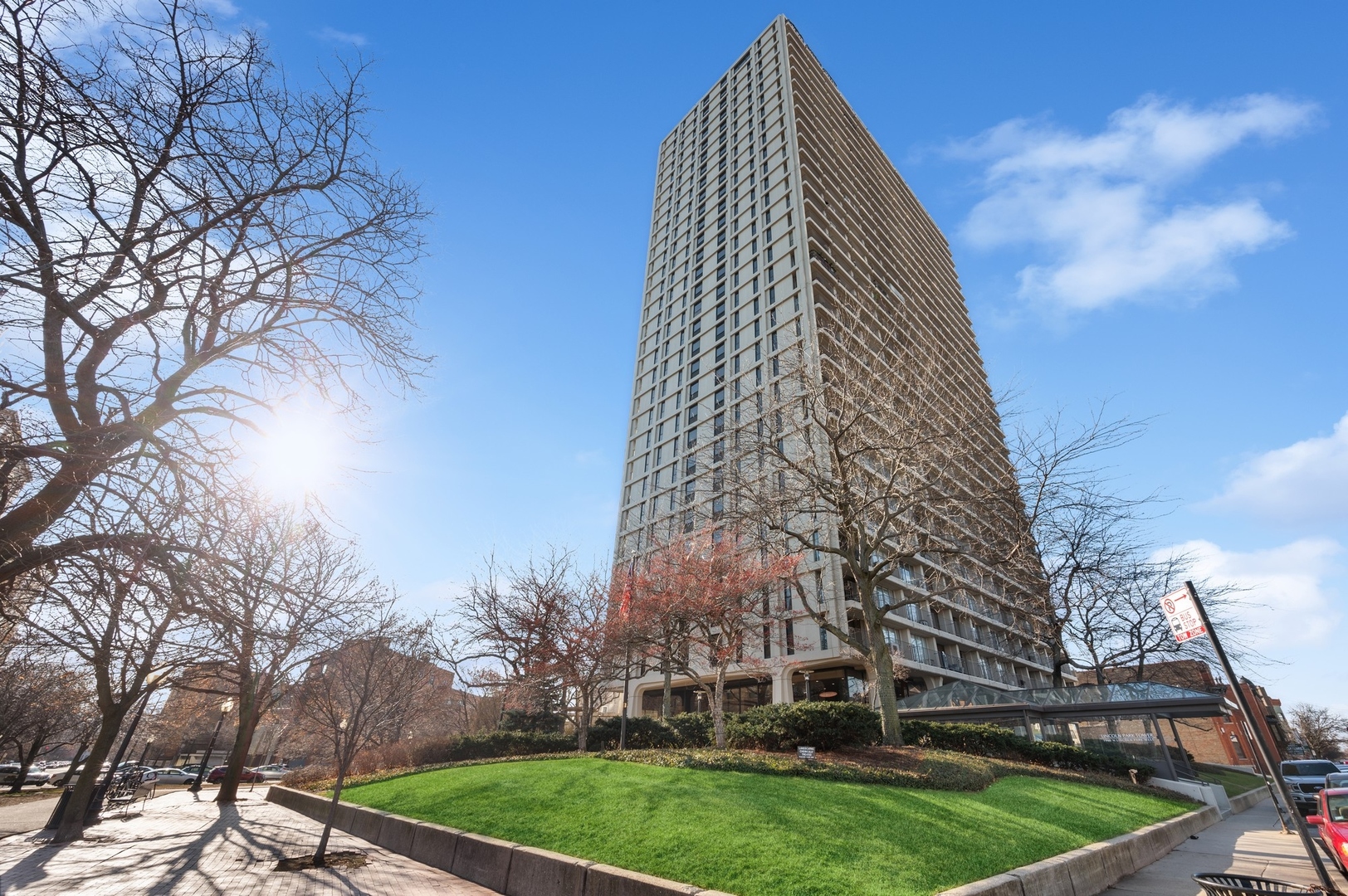 1960 N LINCOLN PARK WEST 2402
