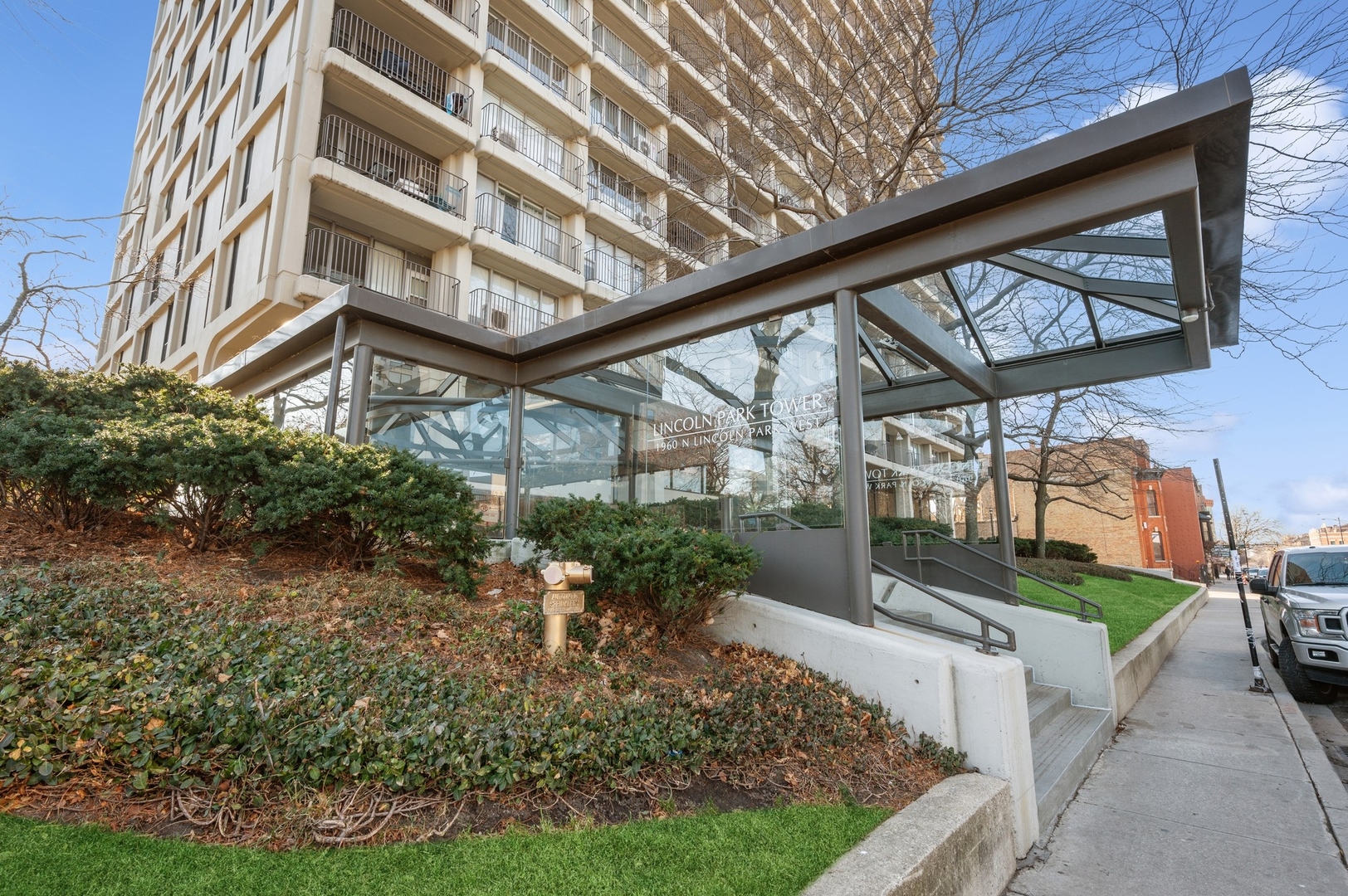 1960 N LINCOLN PARK WEST 2402
