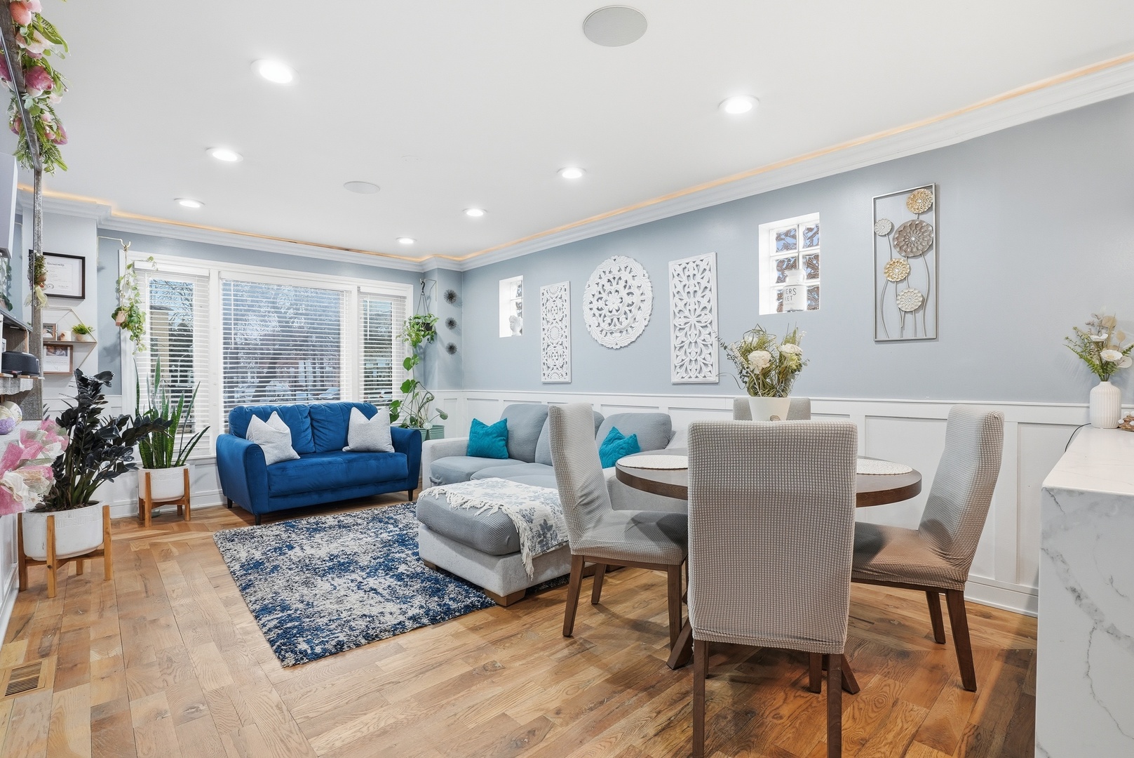 1900 N Kenneth Avenue