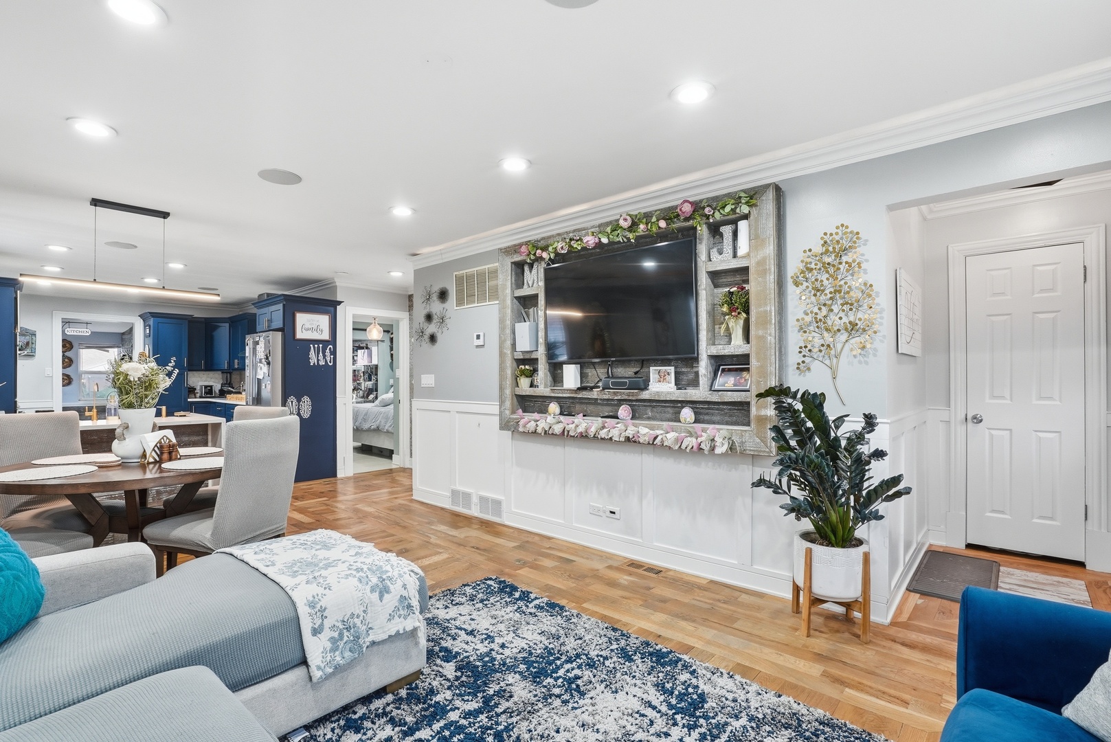 1900 N Kenneth Avenue