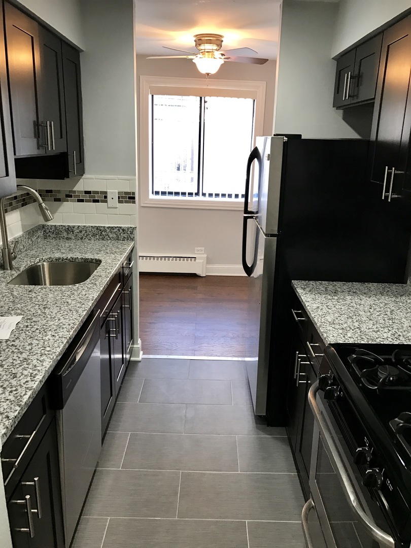 5534 N Kenmore Avenue 208