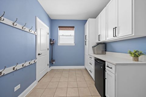 Tiny photo for 5810 Washington Street, Downers Grove, IL 60516 (MLS # 12672907)