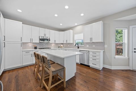 Tiny photo for 5810 Washington Street, Downers Grove, IL 60516 (MLS # 12672907)