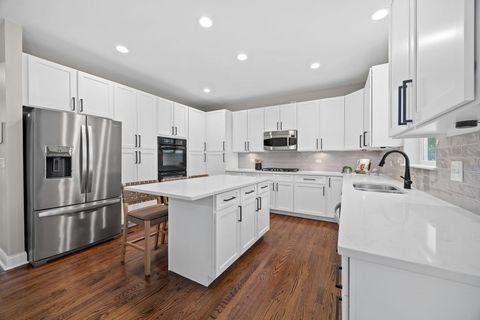 Tiny photo for 5810 Washington Street, Downers Grove, IL 60516 (MLS # 12672907)