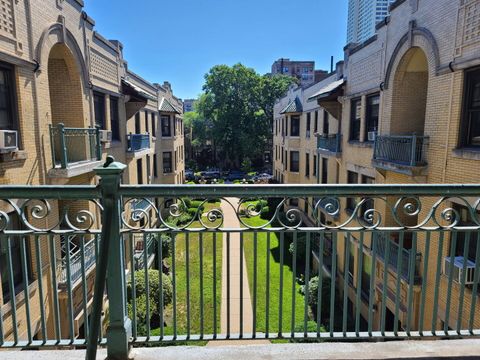 Tiny photo for 5520 S Cornell Avenue #3N, Chicago, IL 60637 (MLS # 12461450)