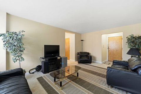 Tiny photo for 1609 Howard Street #2, Evanston, IL 60202 (MLS # 12696642)