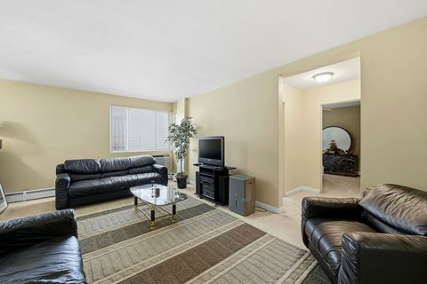 Tiny photo for 1609 Howard Street #2, Evanston, IL 60202 (MLS # 12696642)