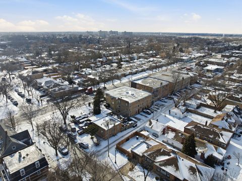 Tiny photo for 1609 Howard Street #2, Evanston, IL 60202 (MLS # 12696642)