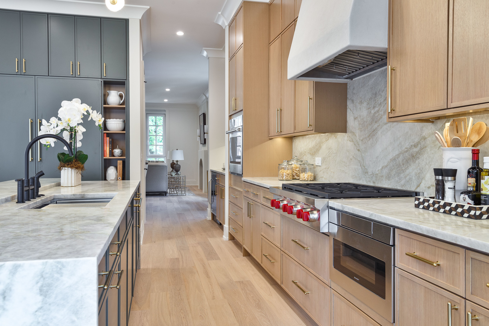 1633 W Balmoral Avenue