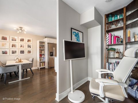 Tiny photo for 1960 N Lincoln Park West Park #1008, Chicago, IL 60614 (MLS # 12371087)