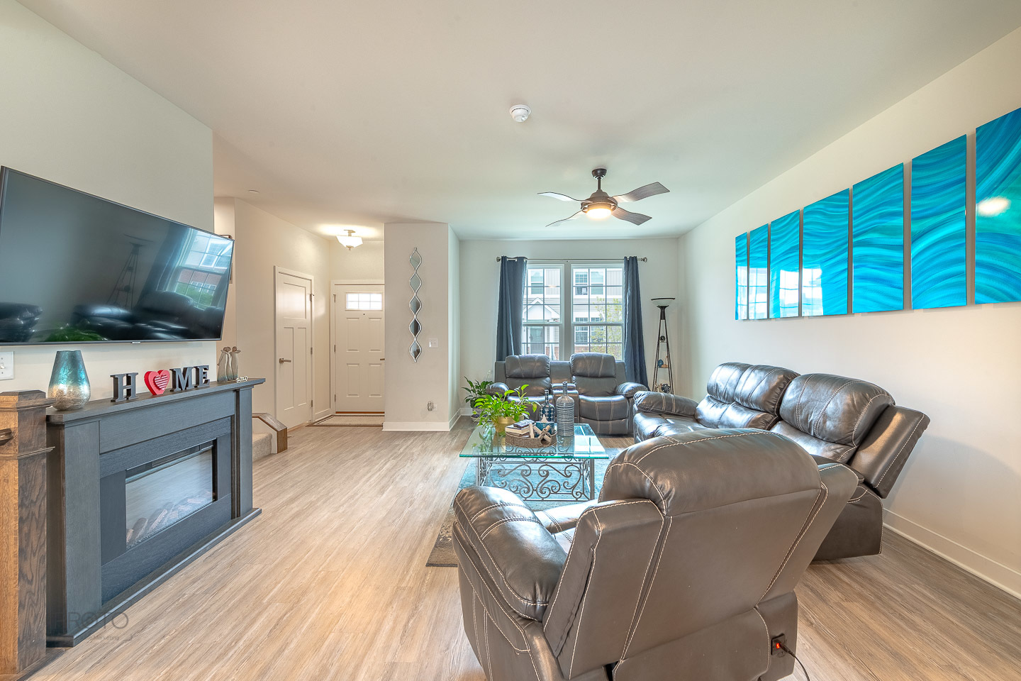27 Nicholas Drive E
