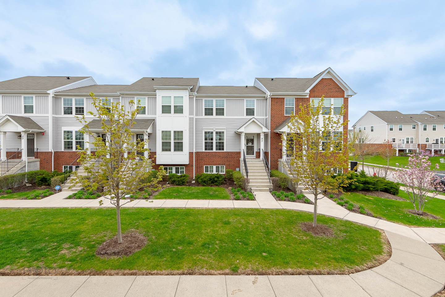 27 Nicholas Drive E