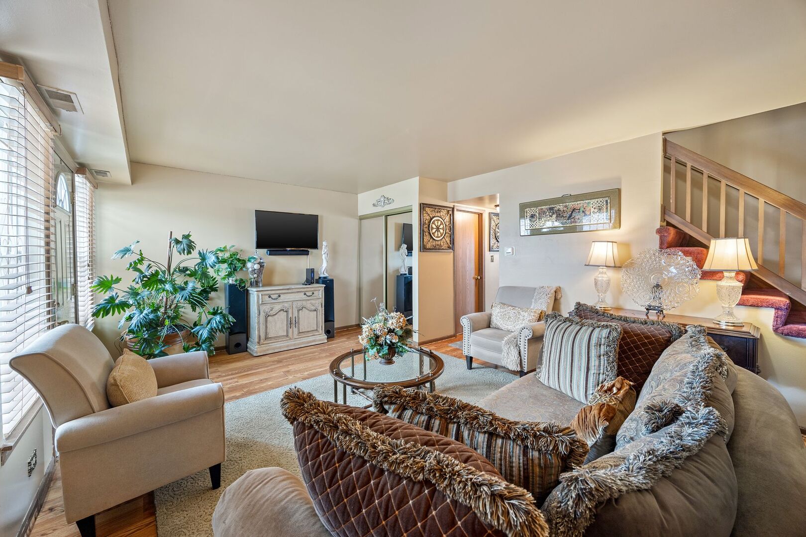 2626 E MARTHA Place
