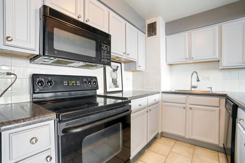 Tiny photo for 6030 N Sheridan Road #508, Chicago, IL 60660 (MLS # 12599766)