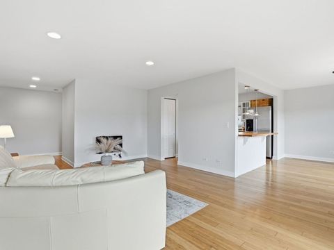 Tiny photo for 9332 Landings Lane #604, Des Plaines, IL 60016 (MLS # 12579852)