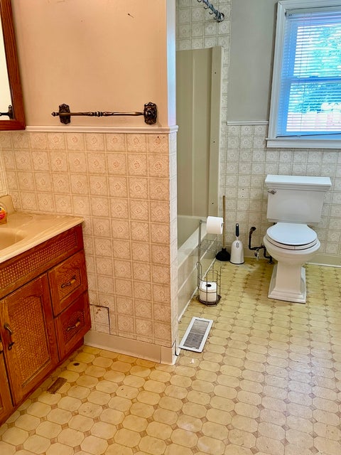 Tiny photo for 1205 Fulton Avenue, Winthrop Harbor, IL 60096 (MLS # 12757047)