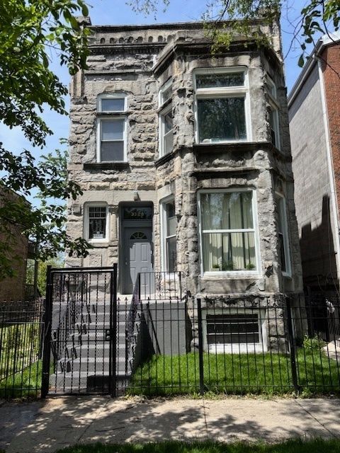3320 W MONROE Street Chicago IL 60624