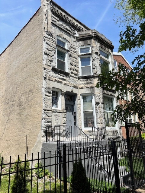 3320 W MONROE Street