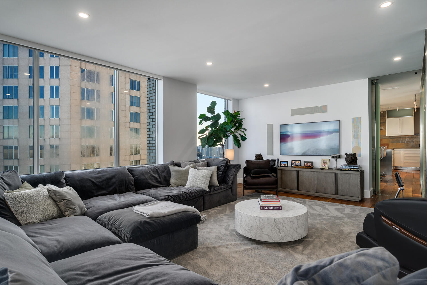 1000 N LAKE SHORE Plaza 47AB