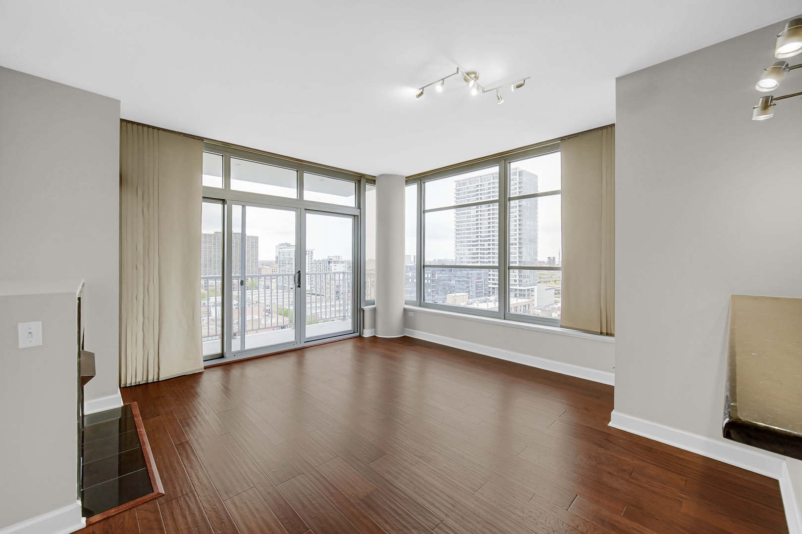 1600 S Prairie Avenue 1507