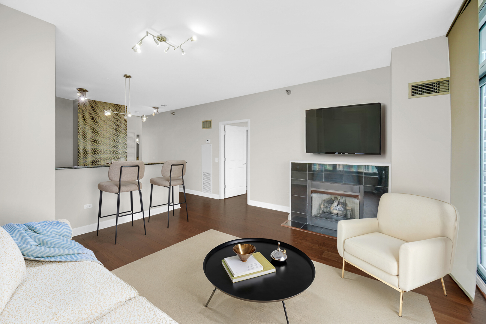 1600 S Prairie Avenue 1507