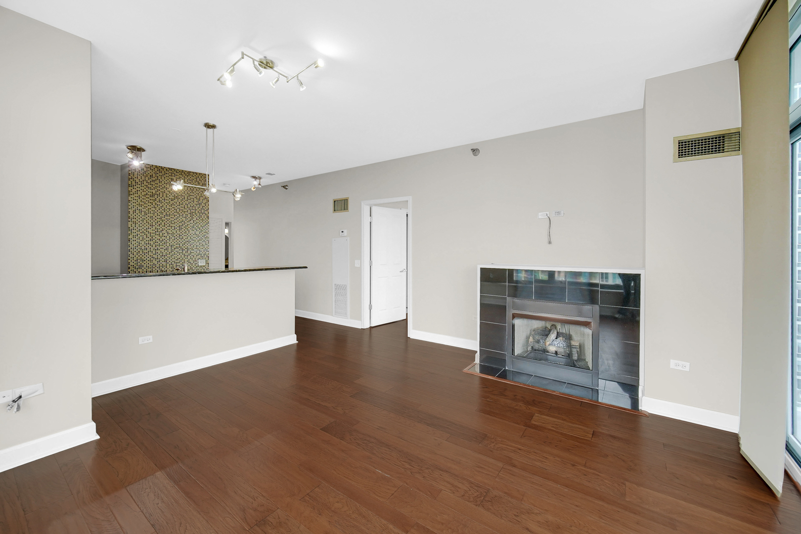 1600 S Prairie Avenue 1507