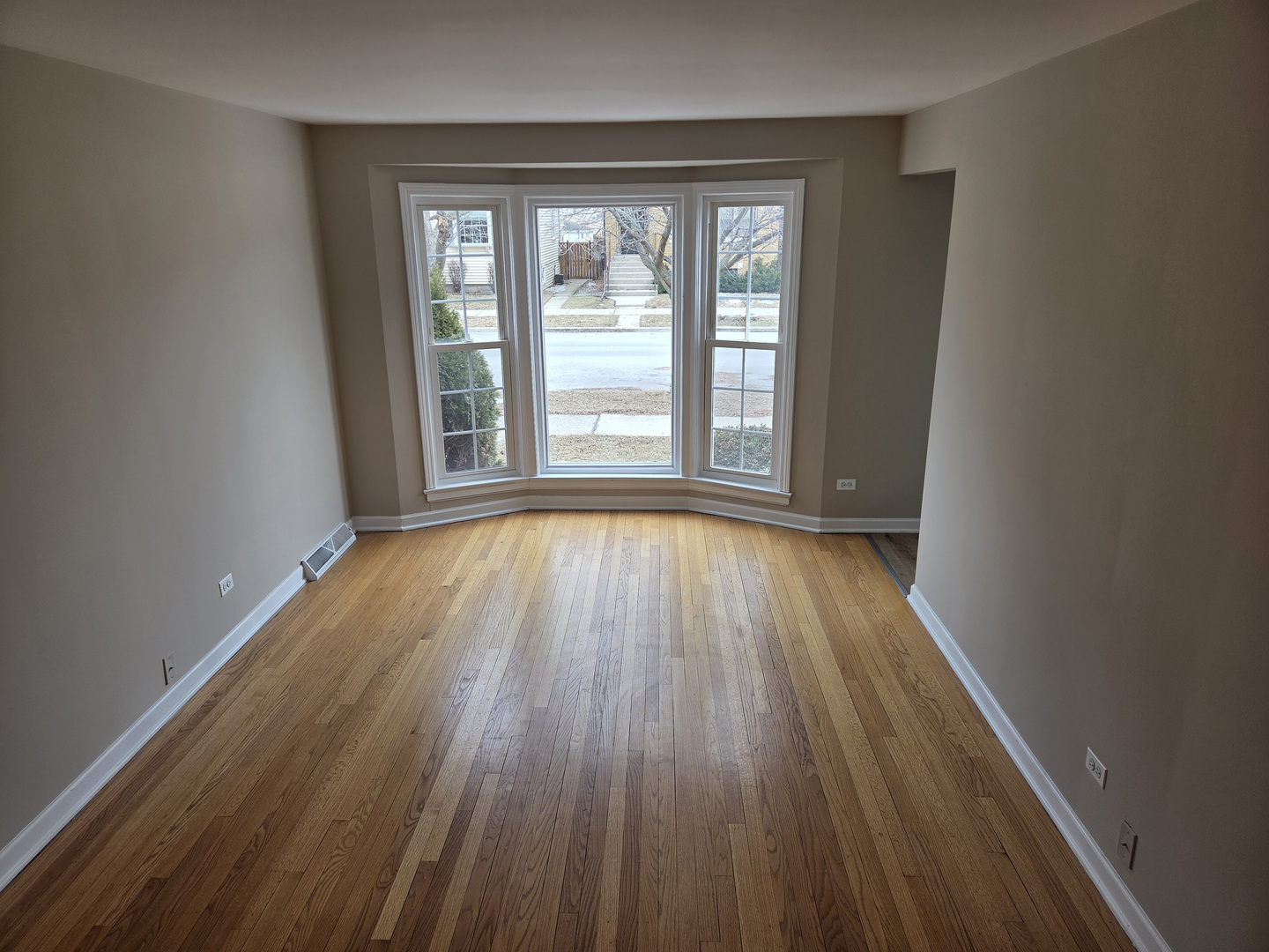 3750 N Oleander Avenue