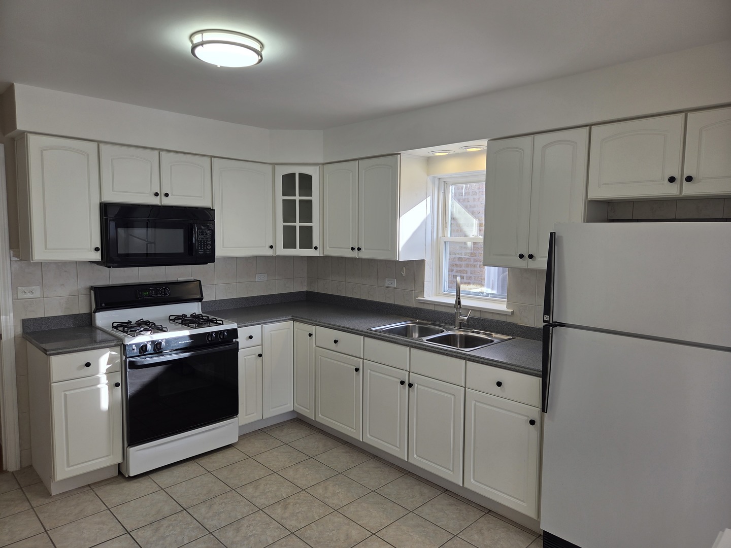 3750 N Oleander Avenue