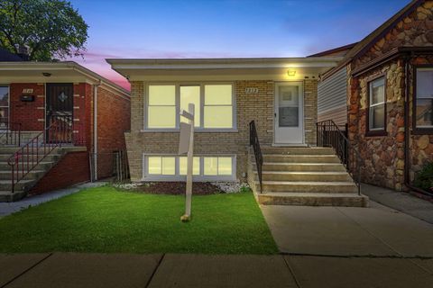 Tiny photo for 7212 S Campbell Avenue, Chicago, IL 60629 (MLS # 12488104)