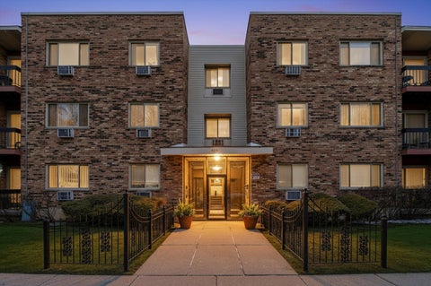 Tiny photo for 420 S HOME Avenue #107N, Oak Park, IL 60302 (MLS # 12600371)