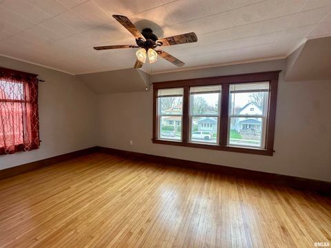 Tiny photo for 811 7th Avenue S, Clinton, IA 52732 (MLS # 100000288)