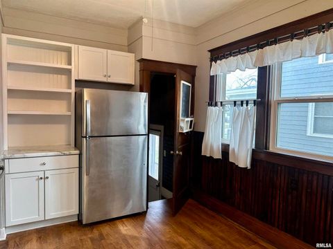 Tiny photo for 811 7th Avenue S, Clinton, IA 52732 (MLS # 100000288)