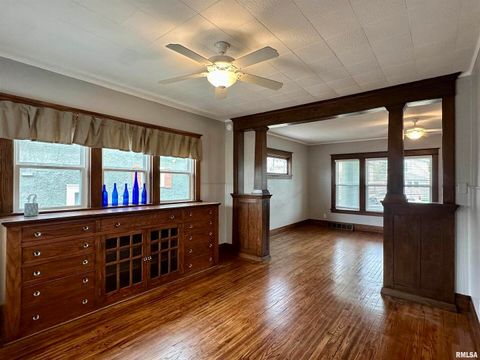 Tiny photo for 811 7th Avenue S, Clinton, IA 52732 (MLS # 100000288)