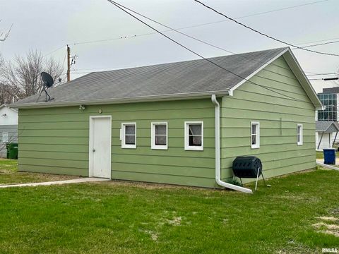 Tiny photo for 811 7th Avenue S, Clinton, IA 52732 (MLS # 100000288)