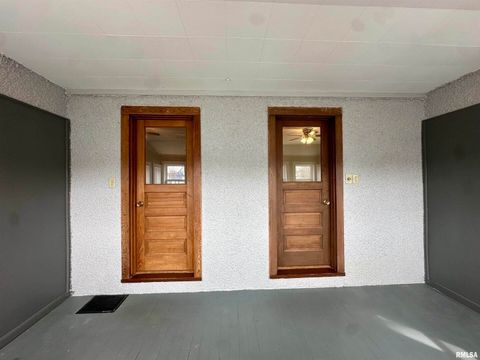 Tiny photo for 811 7th Avenue S, Clinton, IA 52732 (MLS # 100000288)