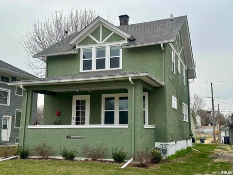 Tiny photo for 811 7th Avenue S, Clinton, IA 52732 (MLS # 100000288)