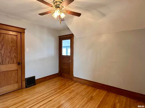 Tiny photo for 811 7th Avenue S, Clinton, IA 52732 (MLS # 100000288)