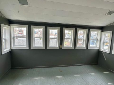 Tiny photo for 811 7th Avenue S, Clinton, IA 52732 (MLS # 100000288)