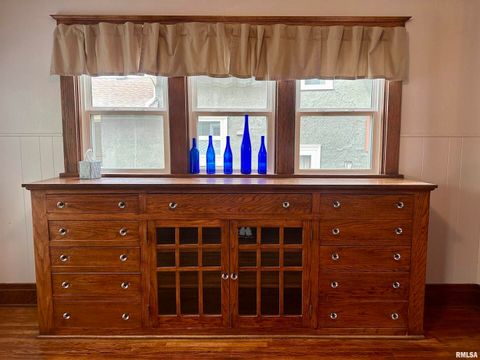 Tiny photo for 811 7th Avenue S, Clinton, IA 52732 (MLS # 100000288)