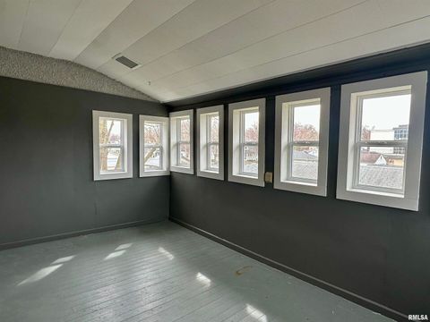 Tiny photo for 811 7th Avenue S, Clinton, IA 52732 (MLS # 100000288)