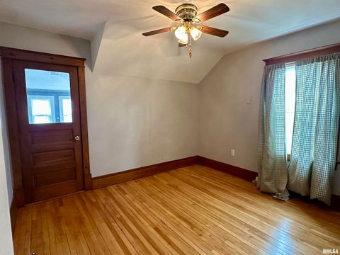 Tiny photo for 811 7th Avenue S, Clinton, IA 52732 (MLS # 100000288)