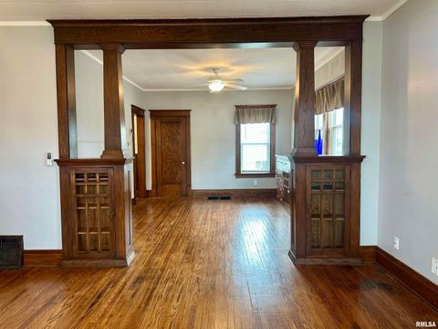 Tiny photo for 811 7th Avenue S, Clinton, IA 52732 (MLS # 100000288)