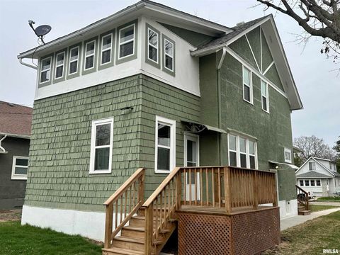 Tiny photo for 811 7th Avenue S, Clinton, IA 52732 (MLS # 100000288)