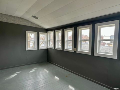 Tiny photo for 811 7th Avenue S, Clinton, IA 52732 (MLS # 100000288)