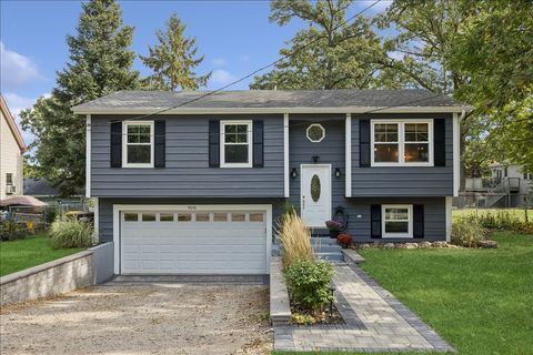 Photo of 4016 Burton Trail, Crystal Lake, IL 60014 (MLS # 12491769)
